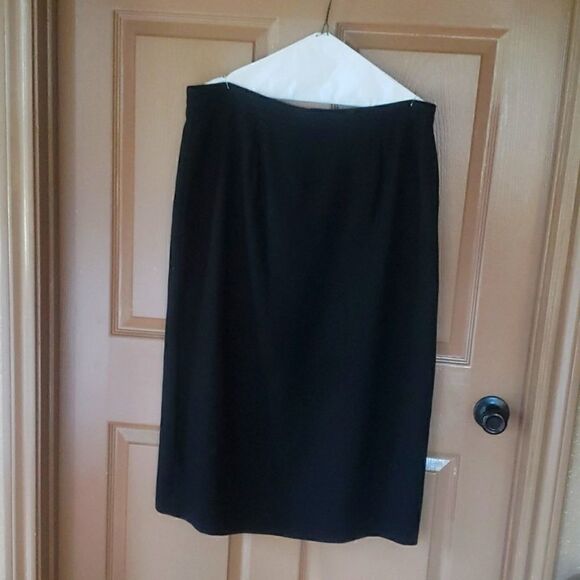 4@30.00  or 25.00;PLUS Size Ladies Skirt by SAG HARBOR - Picture 1 of 13